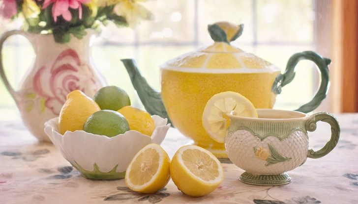 За подобряване на метаболитните процеси пийте гореща вода с лимон сутрин