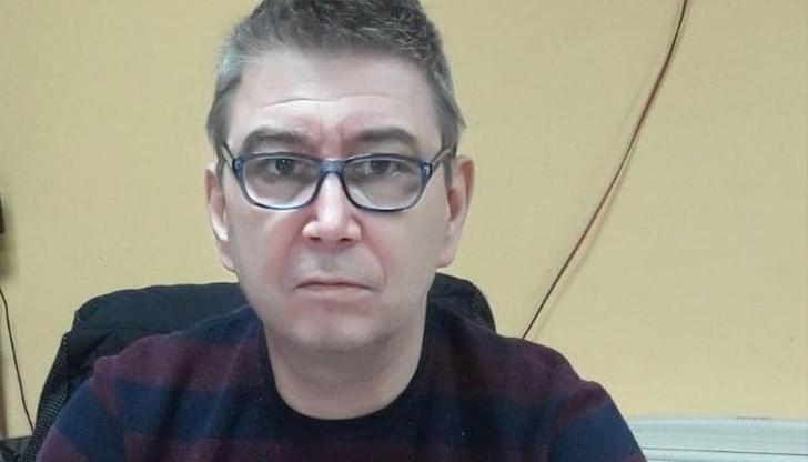 "Ситуацията с коронавируса и ваксините съвпадна с политическата криза в страната и оттам дойде всичко. И за съжаление тази политическа криза в голяма степен пречи на адекватните мерки и на адекватното поведение на хората", категоричен е Димитър Димитров "Ситуацията с коронавируса и ваксините съвпадна с политическата криза в страната и оттам дойде всичко. И за съжаление тази политическа криза в голяма степен пречи на адекватните мерки и на адекватното поведение на хората", категоричен е Димитър Димитров