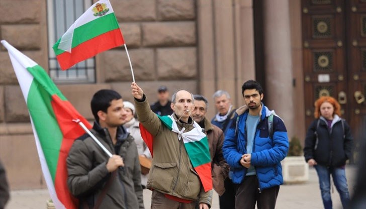 Не е редно емблемата на антиправителствените протести, които продължават 214 дни, да бъде използвана, смятат те