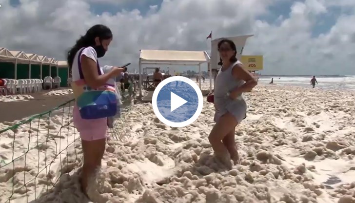 Това е естествен феномен, който се получава заради водораслите и не е опасен