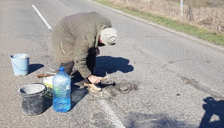 Кметът на село Бата се превърна в сензация
