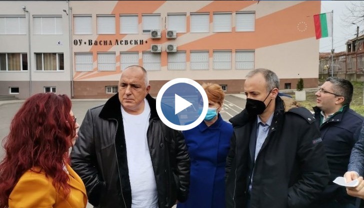 Премиерът посети Обединено училище "Васил Левски" в Бургас
