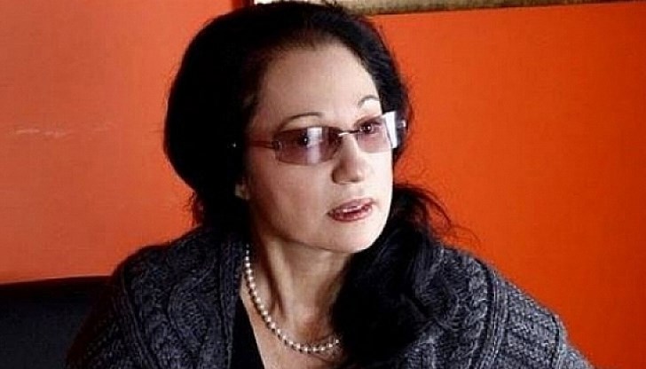 Защо да нарушават явно забраните, като могат да ги нарушават тайно, без да патят? Защо да рискуват да дразнят властта, като могат преспокойно да я мамят, както и тя мами тях?