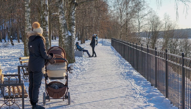 Ниските температури са опасни, защото са възможни хипотермия и измръзване. Хипотермията е стрес за организма, който води до намаляване на имунитета и ни прави уязвими към бактерии и вируси