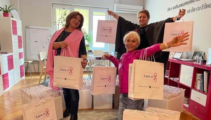 100 комплекта „Розова прегръдка“ получиха пациенти на Комплексния онкологичен център