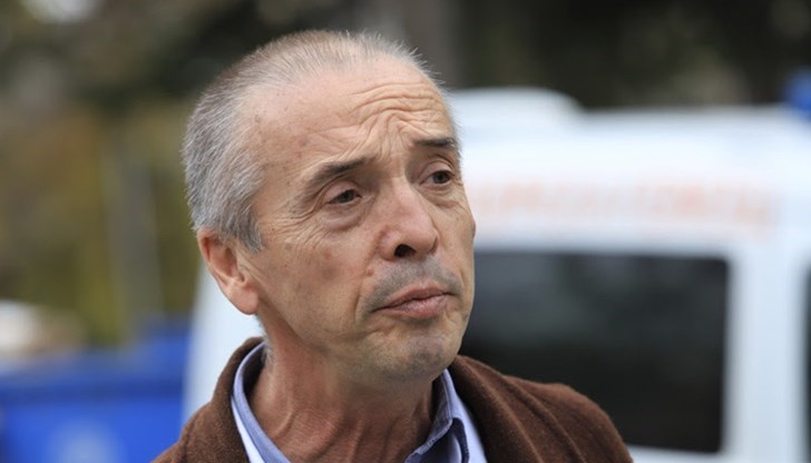 Само ако човекът има нужда от кислород, се налага влизане в болница, добавя инфекционистът Само ако човекът има нужда от кислород, се налага влизане в болница, добавя инфекционистът