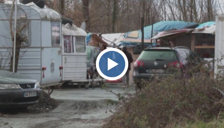 Жертвите на групата са били настанявани в крайно лоши условия на палатки и във фургони