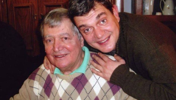 По повод получилата се неприятна ситуация наследниците на Атанас Косев – синът му Александър, дъщеря му Надежда, които са режисьори, и диригентът Димитър Косев, внук на брата на починалия композитор, излязох с изявление По повод получилата се неприятна ситуация наследниците на Атанас Косев – синът му Александър, дъщеря му Надежда, които са режисьори, и диригентът Димитър Косев, внук на брата на починалия композитор, излязох с изявление