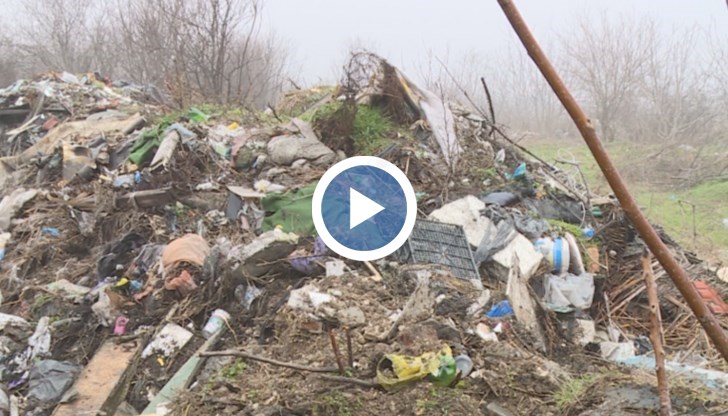 Жителите на града плащат за почистването на мизерията