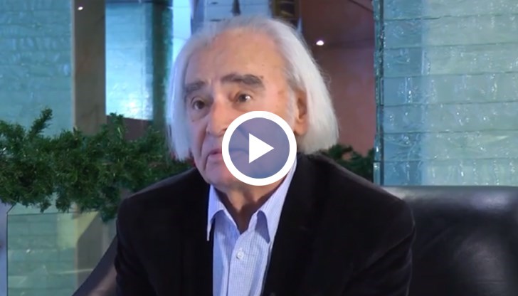 "Най-страшното е отказът човек да избира", казва още писателят