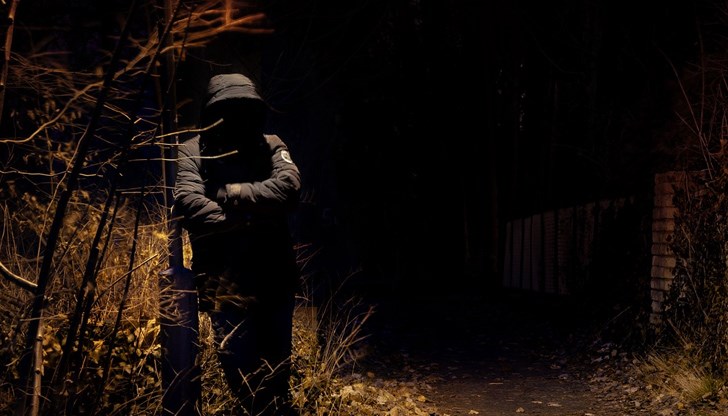 Само за един ден престъпникът пребива две млади момчета и ги обира Само за един ден престъпникът пребива две млади момчета и ги обира