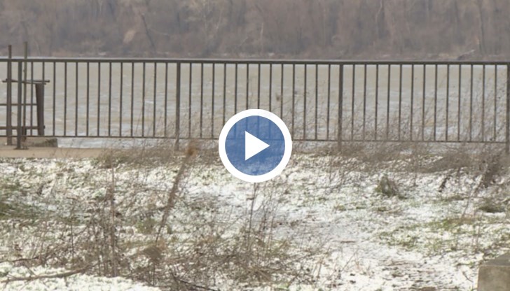 30 машини са обработвали през нощта пътищата в региона