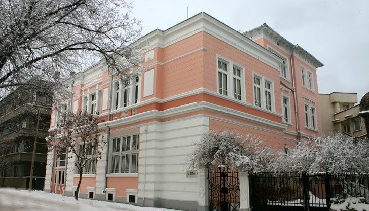 Могат да присъстват не повече от 4 души