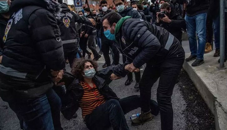 Задържани са повече от 150 души при последните демонстрации