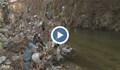 Тонове боклук по поречието на река Места