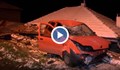 Кола излетя от пътя и се заби в покрива на сграда