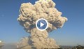 Зрелищно изригване на вулкана Синабунг в Индонезия