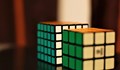 Индийско дете с рекорд за едновременно подреждане на 3 кубчета на Рубик