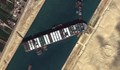 Над 300 кораба чакат да преминат Суецкия канал