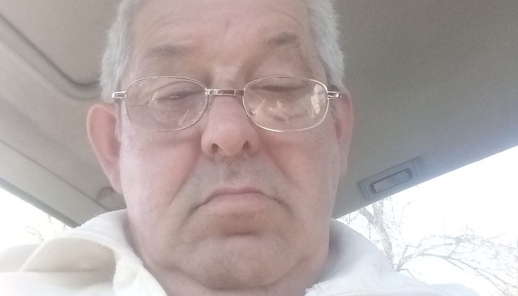 Емил Стефанов, бивш готвач в дом за възрастни хора "Възраждане", написа гневен пост във фейсбук с шокиращи обвинения за кражби и неспазване на хигиенните нормативи в дома Емил Стефанов, бивш готвач в дом за възрастни хора "Възраждане", написа гневен пост във фейсбук с шокиращи обвинения за кражби и неспазване на хигиенните нормативи в дома