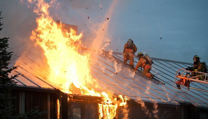 Обгорелият човек бе докаран в русенската болница, но вчера е починал от раните си Обгорелият човек бе докаран в русенската болница, но вчера е починал от раните си