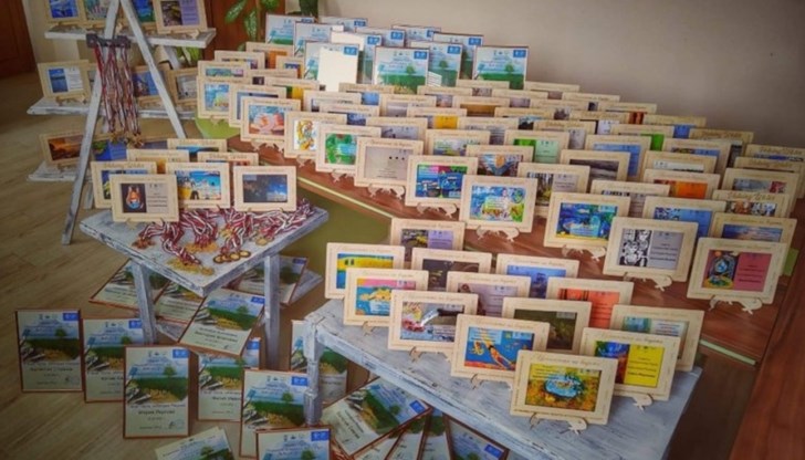 Участваха рисунки от цяла България и фотографии от различни държави, между които Филипините, Австрия, Кипър, Румъния, Албания, Италия, Хърватия, Молдова