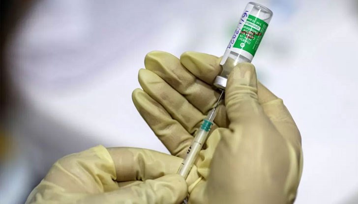 Ваксинирани са приоритетно високопоставени политици, футболисти и други известни личности