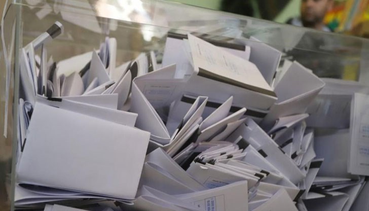За да се разкрие подвижна изборна кутия в дадено населено място – три дни преди деня на вота трябва да има подадени не по-малко от 10 заявления