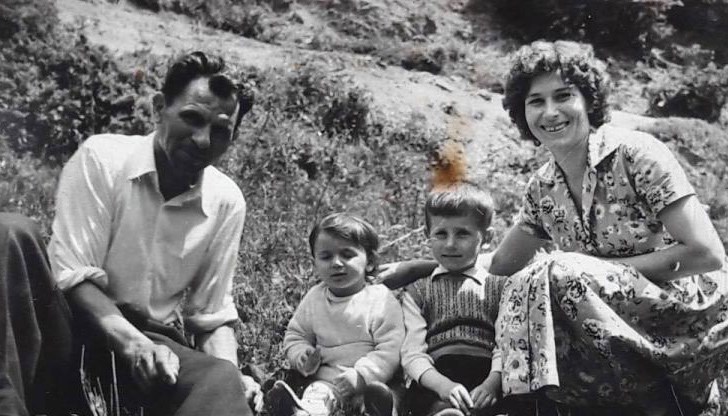 Това е историята на моята баба, която е пример за любовта, на която е способна една жена Това е историята на моята баба, която е пример за любовта, на която е способна една жена