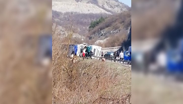 Движението се осъществява по обходен маршрут Движението се осъществява по обходен маршрут