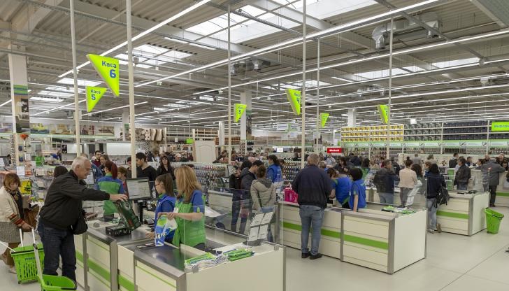 Резултат от затварянето ще бъде и намаляването на приходите в държавния бюджет и чувствителното увеличаване на броя компании, които ще се нуждаят от подкрепа и компенсации от страна на държавата Резултат от затварянето ще бъде и намаляването на приходите в държавния бюджет и чувствителното увеличаване на броя компании, които ще се нуждаят от подкрепа и компенсации от страна на държавата