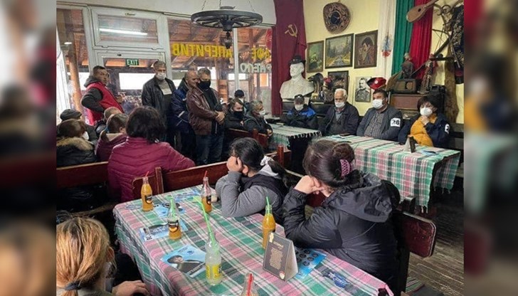 Сърп и чук, и сок. Има и фанта лимон Сърп и чук, и сок. Има и фанта лимон