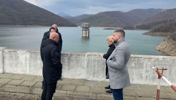 Мога да успокоя хората, че няма опасност от водна криза в страната, заяви Емил Димитров
