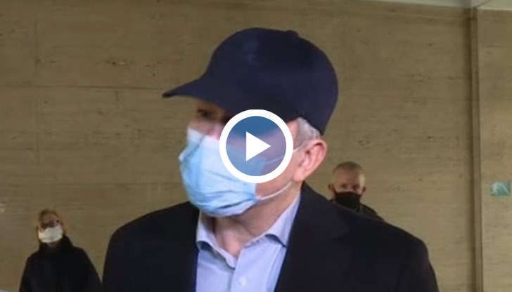 Пак с каскет и пак с ония двамата, поясни бизнесменът