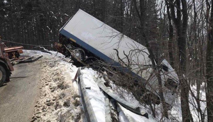 За щастие, водачът на превозното средство е невредим