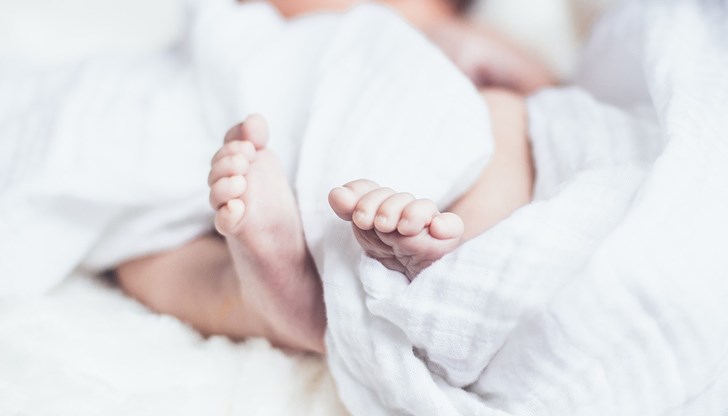 Освен бебето, сред заразените и настанени за лечение в МБАЛ "Д-р Ат. Дафовски" е и дете на 3 години, чието състояние е стабилно Освен бебето, сред заразените и настанени за лечение в МБАЛ "Д-р Ат. Дафовски" е и дете на 3 години, чието състояние е стабилно