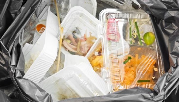Ако цялата изхвърлена храна бъде опакована в 40-тонни контейнери, наредени един до друг, те ще обиколят Земята седем пъти