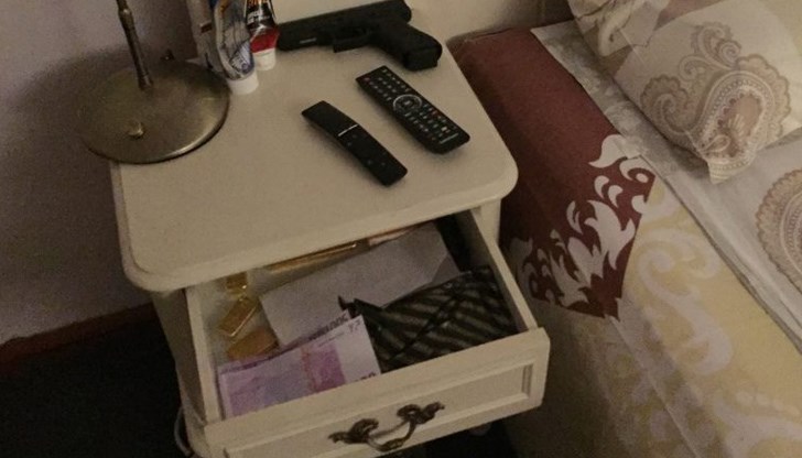 Българската драма е в това, че 10 на сто от населението се възмущава от цинизма и бруталността на чекмеджето, пълно с мръсни пари и злато, а другите 90 на сто си траят и тайно завиждат