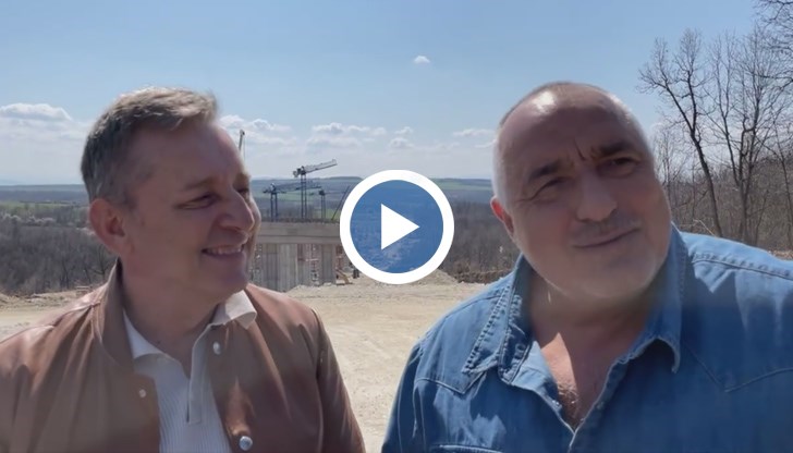 След посещението си в Бяла министър-председателят Бойко Борисов отпътува за Плевен, където инспектира строителството на  автомагистрала „Хемус“ - любимо негово занимание