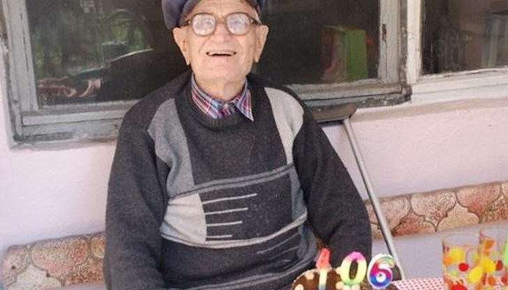 „Тайната на дълголетието е в дългите разходки. Обиколил съм цялата мерия (околия)", разказваше дядо Неделчо „Тайната на дълголетието е в дългите разходки. Обиколил съм цялата мерия (околия)", разказваше дядо Неделчо