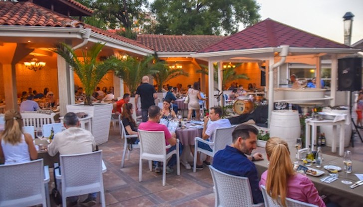 Господа управляващи, господа властимащи, предлагаме на вашето внимание три варианта за разхлабване на мерките