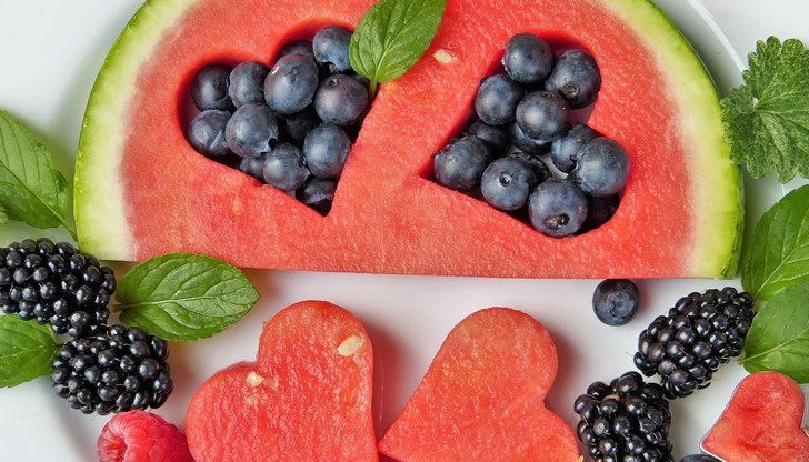 Динята е много полезна най-вече заради своите антиоксидантни свойства, но те изчезват заради ниските градуси в хладилника