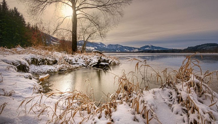Новата седмица започва със студено време