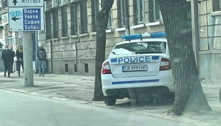 Будни граждани са "запечатали" нарушението на полицаите по бул. "Цар Освободител"
