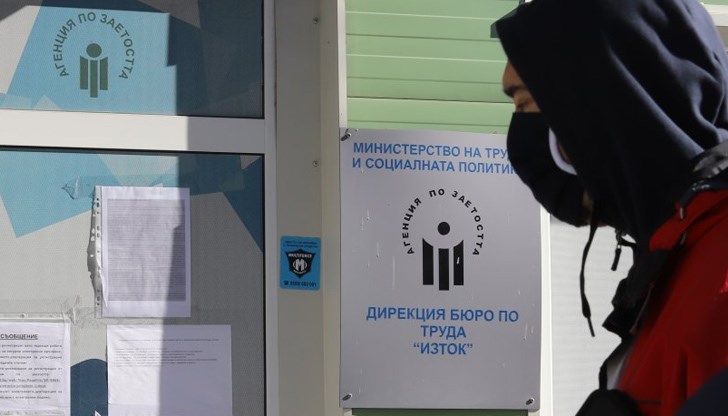 Най-печеливши от мерките на правителството са чиновниците, а не закъсалите фирми и граждани Най-печеливши от мерките на правителството са чиновниците, а не закъсалите фирми и граждани