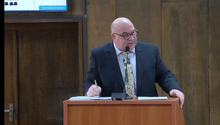 Заместник-кметът по хуманитарни дейности Енчо Енчев уточни, че преходният остатък е от целеви средства и в действителност той е в размер малко над 2 млн. лв., а голямата сума се дължи преди всичко на пандемията от COVID-19