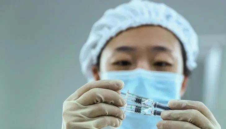 Първи нов случай от февруари в Китай: Диагностицираха с COVID-19 ваксиниран медик
