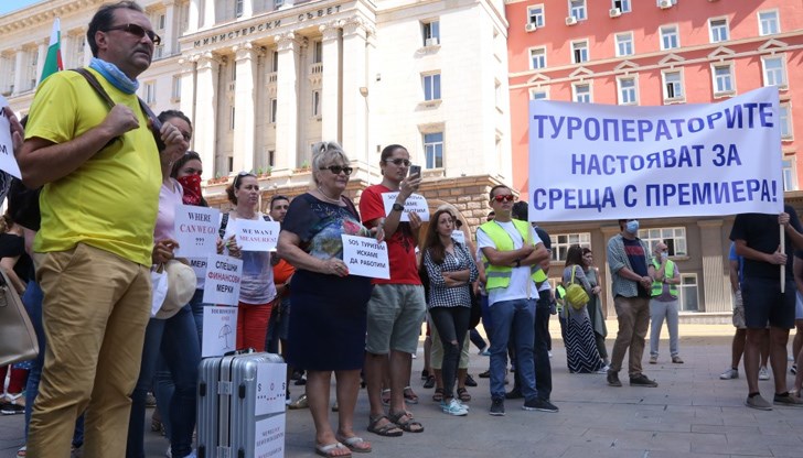 Те смятат, че мерките за спасяването на сектора са недостатъчни и неефективни и настояват да бъде учреден Гаранционен фонд