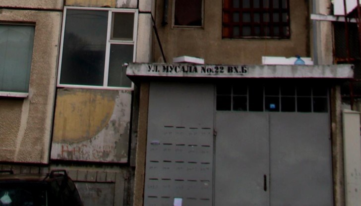 В мизерия изкараха бедния си живот, мизерно беше и погребението на двете жени