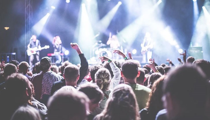 1 300 души танцуваха под звуците на сетове от местни диджеи